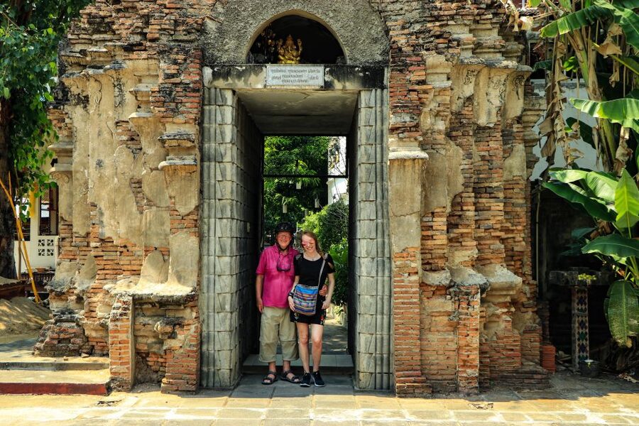 Chiang Mai: Half-Day Old Town Cycling Tour - Exploring Warorot Market by bicycle