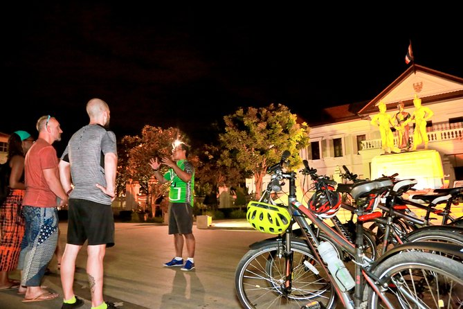 Chiang Mai Night Bike Tour - Chiang Mai Gate Night Market and the food stop