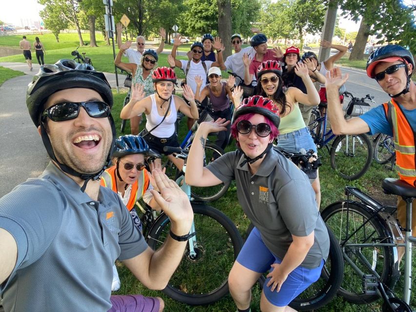 Chicago: Bikes, Bites, and Views Biking Tour - Adults - Nighttime downtown route and Buckingham Fountain