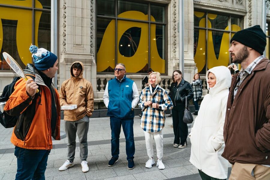 Chicago: Classic Food & Walking Tour with Free Bike or Kayak - Make the free bike or kayak rental count
