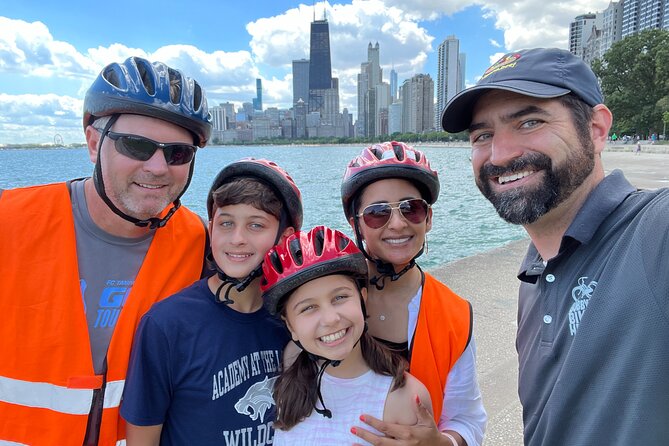 Chicago Family Food and Bike Tour with Top Attractions - Grant Park, Buckingham Fountain, and the classic skyline view