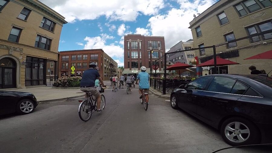 Chicago: Full-Day or Half-Day Bike Rental - North toward Lincoln Park Zoo