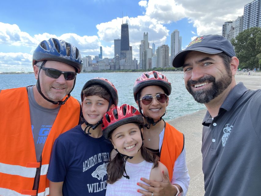 Chicago: Lakefront Neighborhoods Bike Tour - Lincoln Park, the Zoo, and an Odd Bit of Playboy History