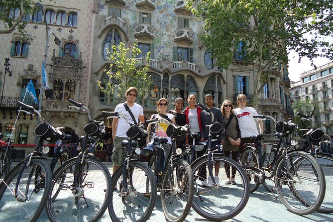 City Center Bike Tour in Barcelona - Sagrada Família in a 15-minute introduction