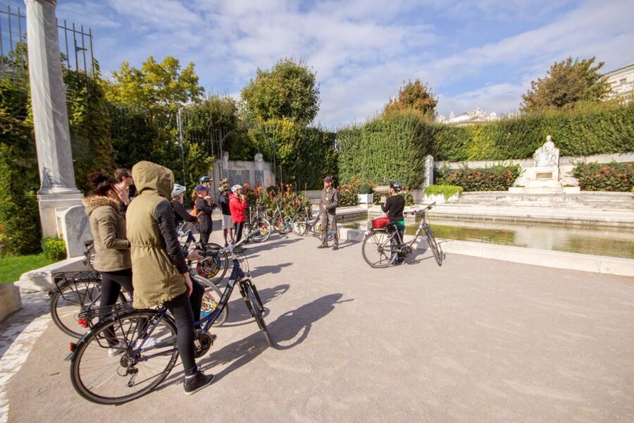 Classic Vienna: 3-Hour Guided Bike Tour - Donau Canal, Urania, and Stadtpark