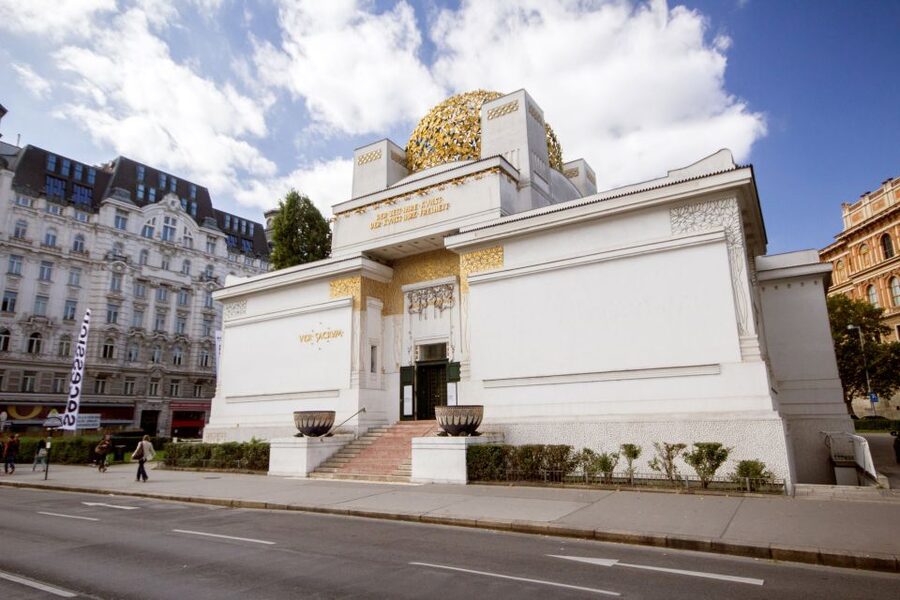 Classic Vienna: 3-Hour Guided Bike Tour - Karlsplatz and Karlskirche