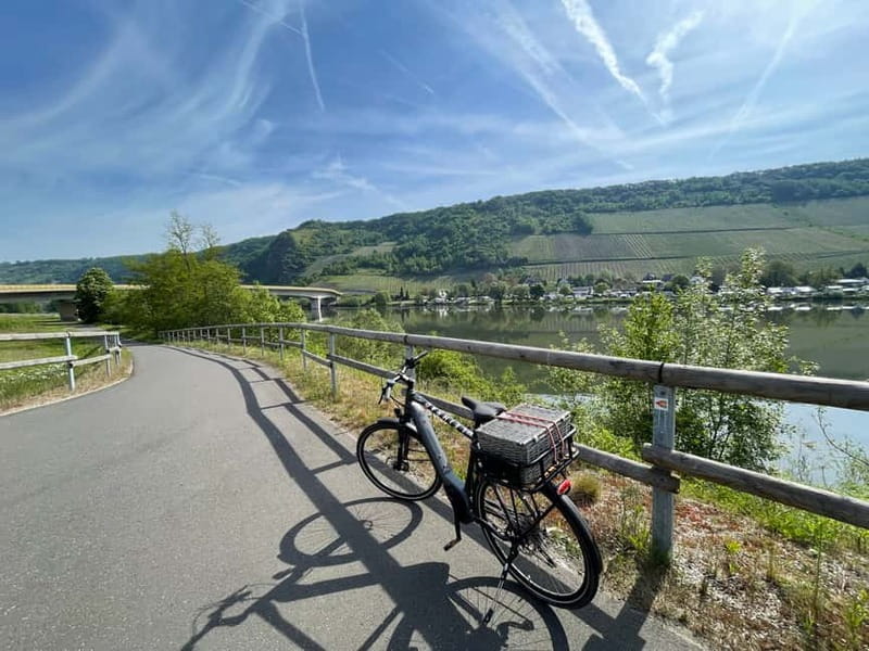Cochem: Bike and Boat Tour with Picnic and Wine Tasting - A seven-hour Moselle day with a simple rhythm