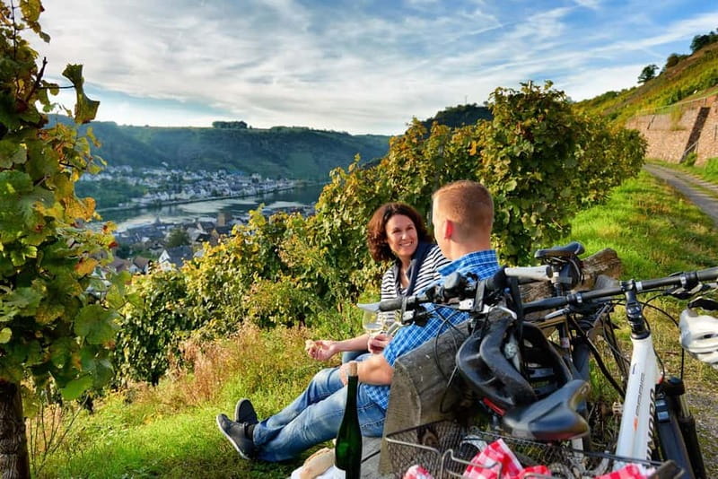 Cochem: Bike and Boat Tour with Picnic and Wine Tasting - Arriving in Beilstein before the boat
