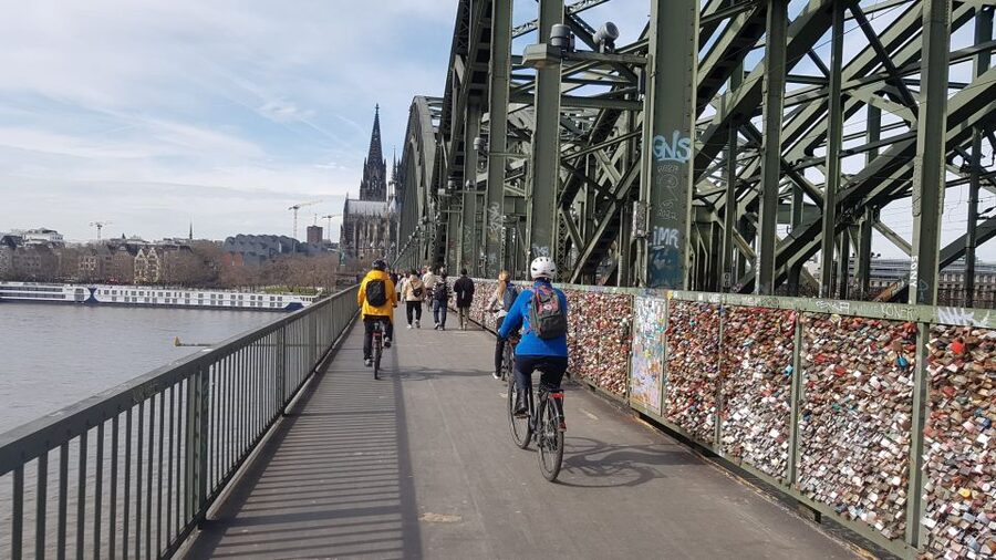 Cologne: 3-Hour Guided Bike Tour - The essential facts at a glance