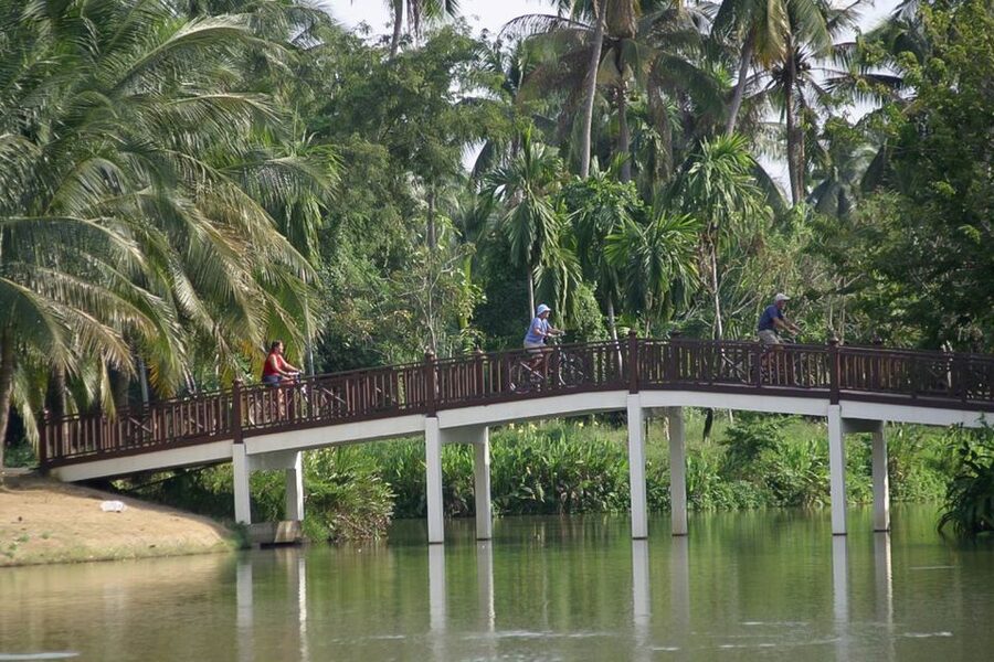 Colors Of Bangkok: 4-Hour Small Group Bike Tour - Ganesh, park paths, and the narrow side of cycling