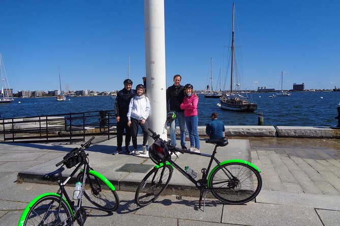 Comfort Hybrid Boston City Bike Rental - Beacon Hill and its brownstone streets