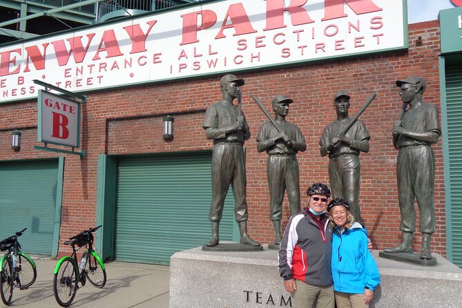 Comfort Hybrid Boston City Bike Rental - The Charles River ride toward Fenway Park