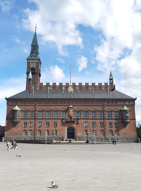 Copenhagen: 2,5-Hour 'Must See' Bike Tour with a Local Guide - Gefion Fountain and the waterfront ride