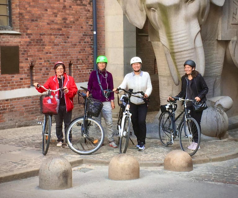 Copenhagen: 2,5-Hour 'Must See' Bike Tour with a Local Guide - Copenhagen City Hall gives you your bearings