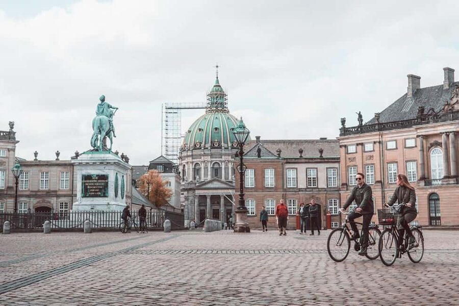 Copenhagen & Christiania : Guided Bike Tour in French - Why this Copenhagen bike tour is different