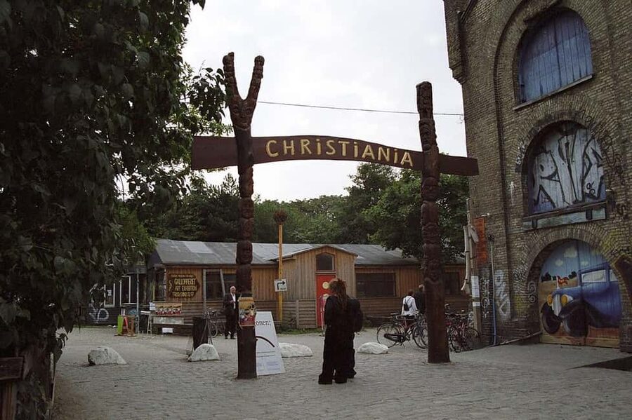 Copenhagen & Christiania : Guided Bike Tour in French - From the Stock Exchange to the harbor bridges