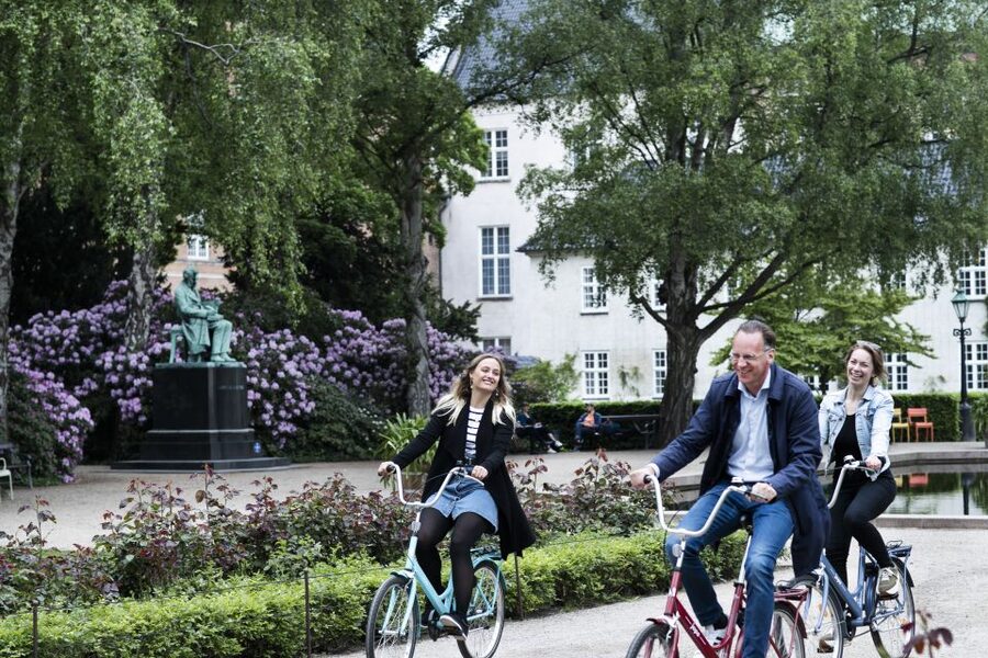 Copenhagen: City Highlights Guided Bike Tour - Royal Castle, gardens, and Copenhagen’s grand center