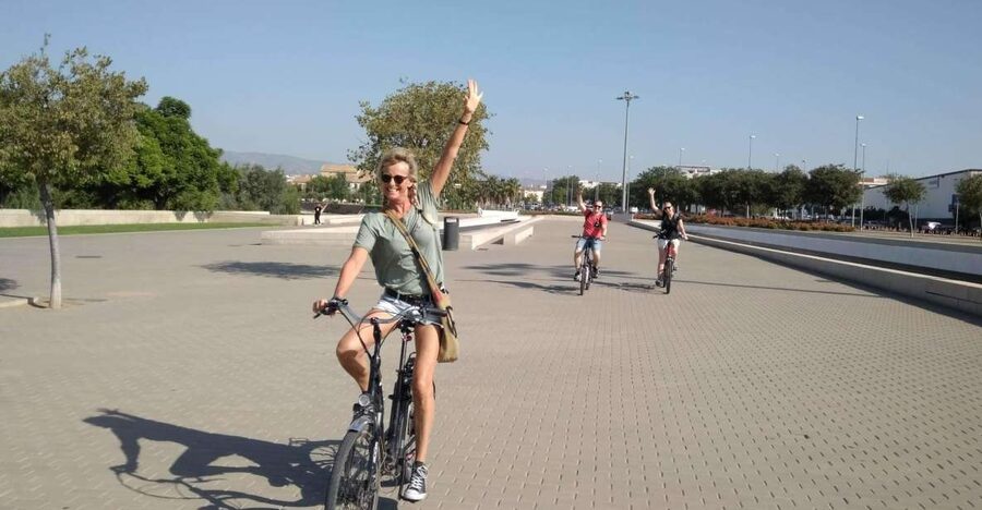 Córdoba Daily Highlights Bike Tour - Key points at a glance