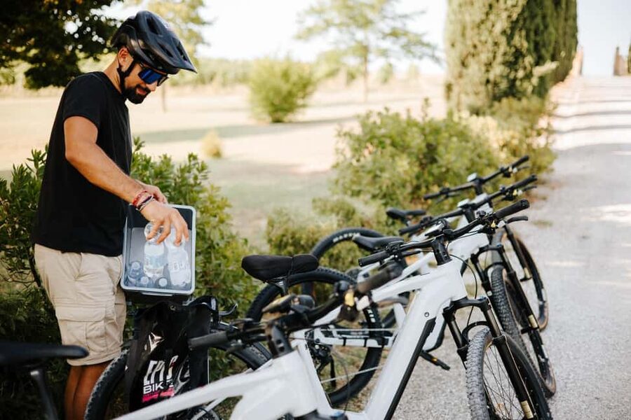 Cortona: Val di Chiana E-Bike Tour with Optional Wine Lunch - What the e-bike changes