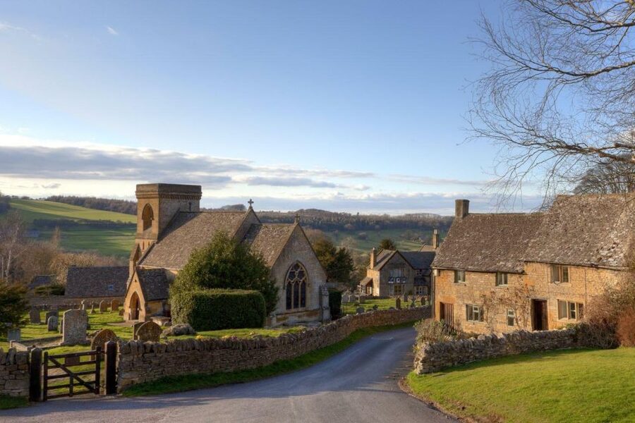 Cotswolds: Full-Day Electric Bike Tour - A garden pub lunch and a welcome break