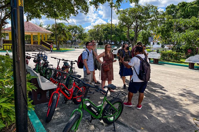 Cozumel: City Tour by E-bike - Stop one: Corpus Christi Church and 3 de Mayo Park