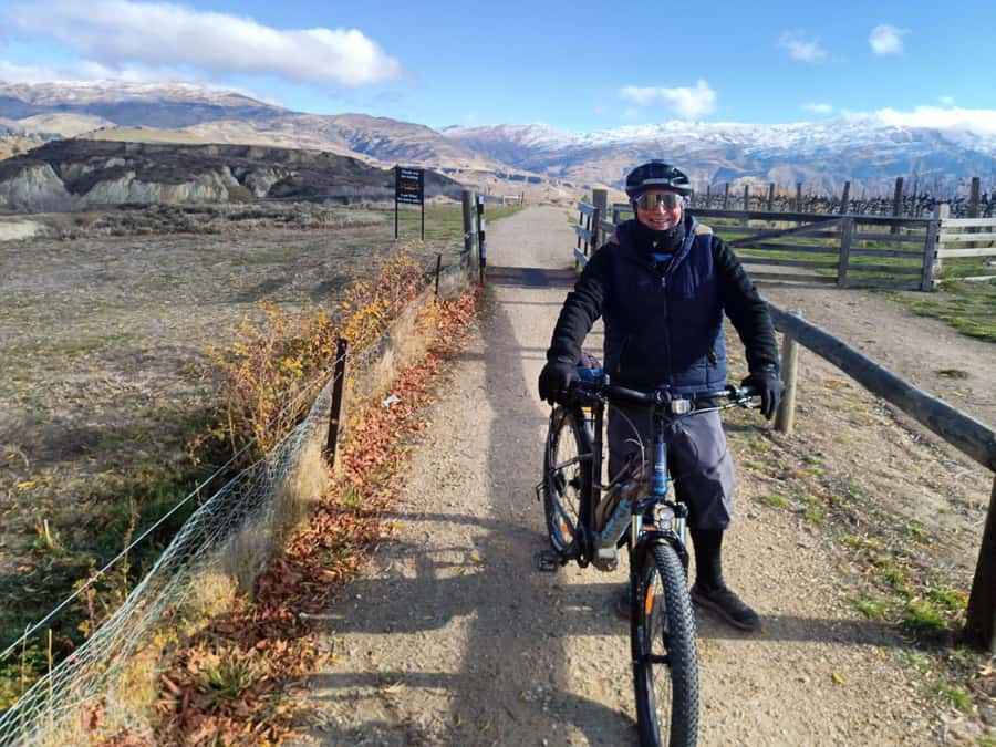 Cromwell: Lake Dunstan Trail Bike Rental and Luxury Shuttle - Standard bike, e-bike, or gravel bike?