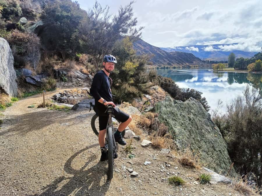 Cromwell: Lake Dunstan Trail Bike Rental and Luxury Shuttle - A useful pause at Carrick Winery