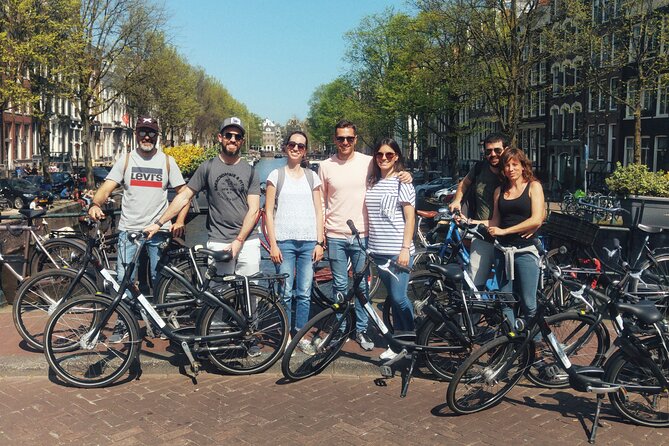 Daily group bike tour in Spanish. - A thoughtful stop outside the Anne Frank House