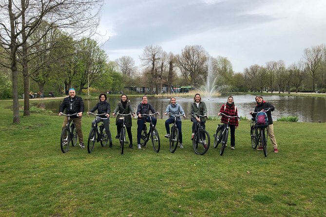 Daily group bike tour in Spanish. - Crossing Vondelpark without wearing yourself out