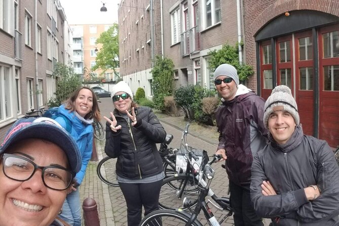 Daily group bike tour in Spanish. - Riding the Herengracht and the grand canals