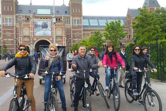Daily group bike tour in Spanish. - Starting on Spuistraat and entering the Jordaan