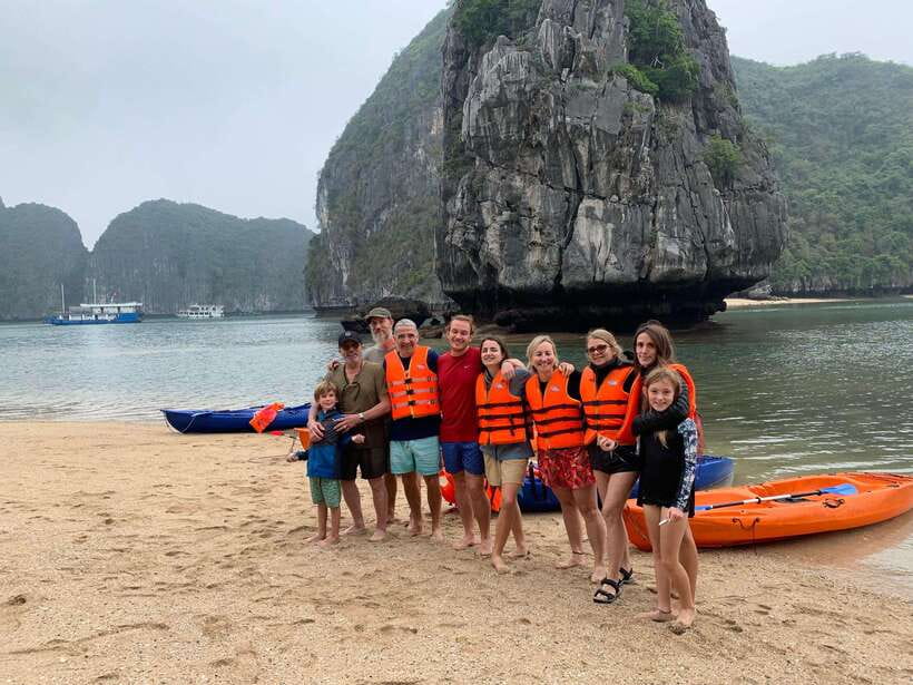 Đảo Cát Bà : 1Day Kayaking,Swimming,Cycling,Snorkeling,Lunch - A full day from Cat Ba Town to BEO Harbour