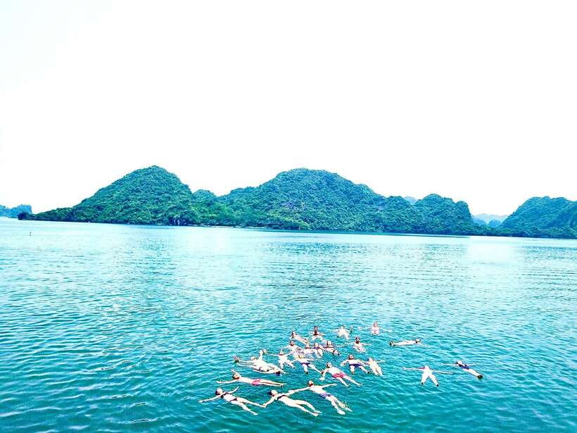 Đảo Cát Bà : 1Day Kayaking,Swimming,Cycling,Snorkeling,Lunch - Ninety minutes through Bright, Dark, and Bat Caves