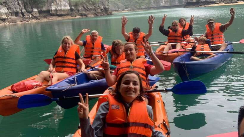 Đảo Cát Bà : 1Day Kayaking,Swimming,Cycling,Snorkeling,Lunch - Floating fishing village and the limestone islands