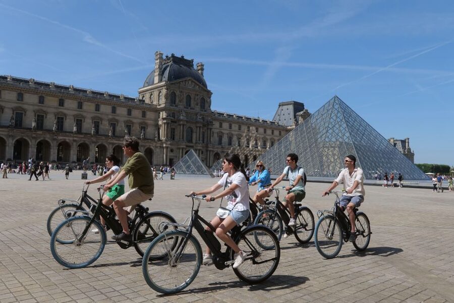 Discover Paris by bike - Why a bike is a smart way to see Paris