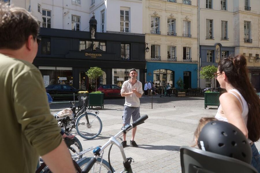 Discover Paris by bike - Palais-Royal: a graceful first stop