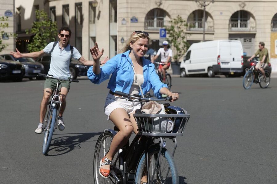 Discover Paris by bike - Île Saint-Louis and the 30-minute social break