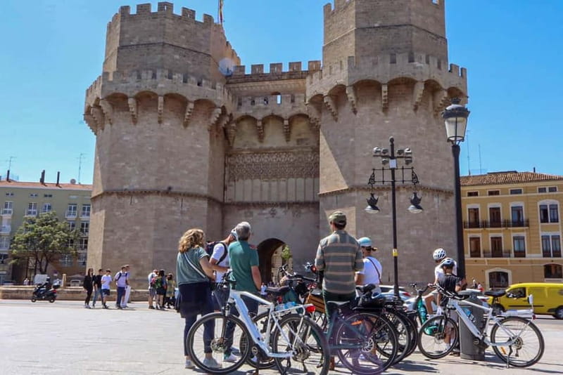 Discover Valencia by bike – Dutch-speaking tour - Along the Turia Gardens
