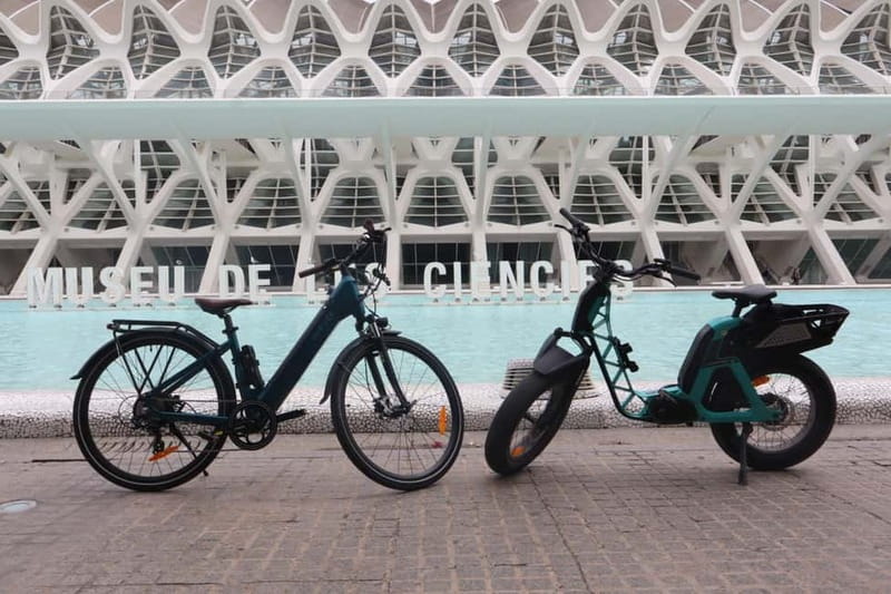 Discover Valencia by bike – Dutch-speaking tour - Finishing at the City of Arts and Sciences