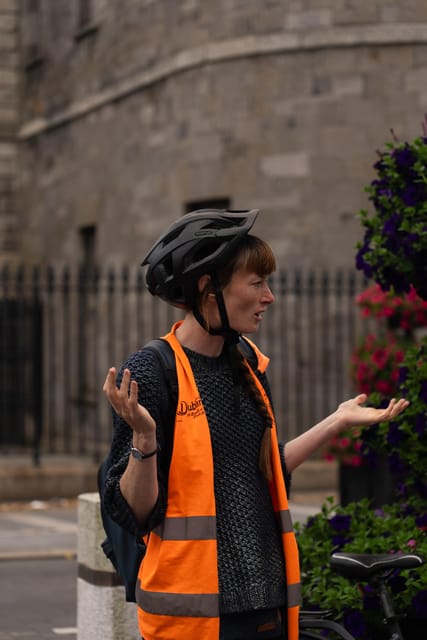 Dublin: Bike & E-Bike Tour with a Local Guide - Christ Church Cathedral and the return to the center