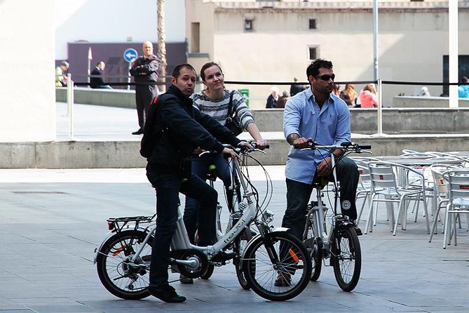 E-Bike Barcelona Highlights & Park Guell in Small Group - Group size, equipment, and comfort