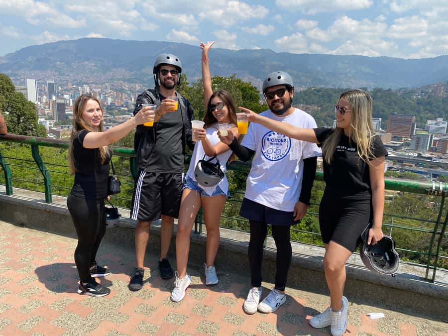 E-Bike City Tour Medellin with Local beer and Snacks - The five details that shape the ride