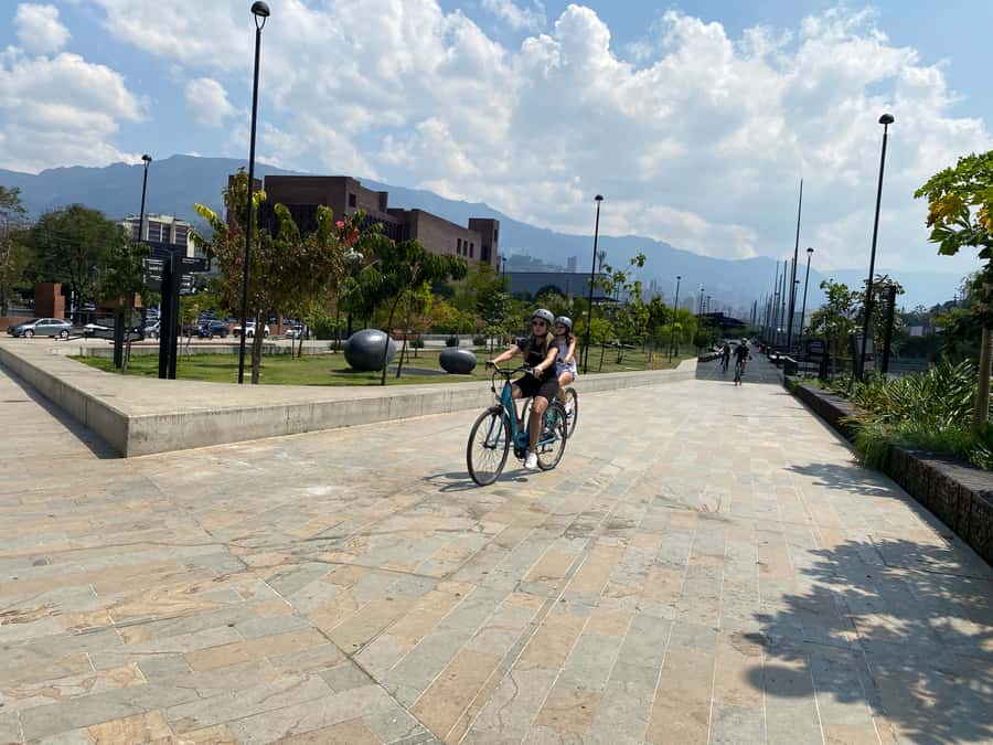 E-Bike City Tour Medellin with Local beer and Snacks - La Alpujarra and Medellín’s transformation