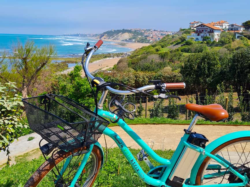 E-bike Guided Tour Biarritz & small villages - Biarritz by cycle path and seafront