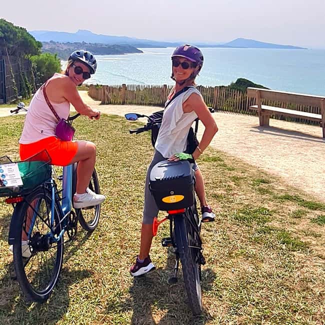 E-bike Guided Tour Biarritz & small villages - Getting comfortable on the latest-generation e-bikes