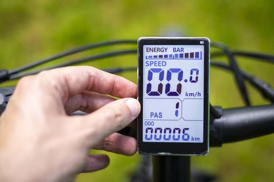 E-Bike Rental Sete Cidades - Picking up the bike beside the lakeshore