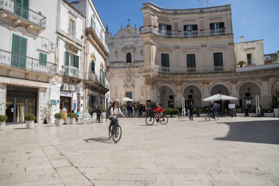 e-Bike ring tour between Martina Franca and Locorotondo - Into the Itria Valley by quiet country roads