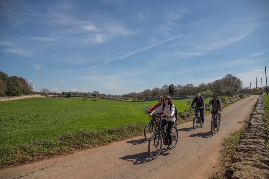 e-Bike ring tour between Martina Franca and Locorotondo - Locorotondo: the most romantic stop