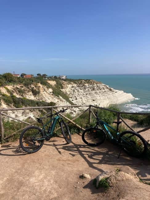 E-Bike Scala dei Turchi: Food tasting, villages, snorkeling, nature reserve - The Scala dei Turchi: the first big view