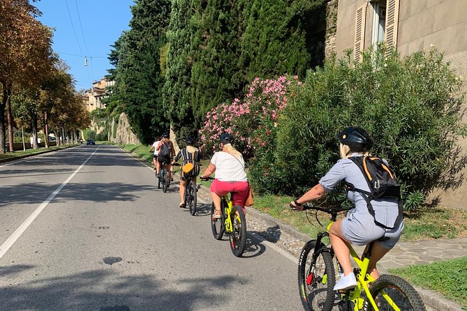 E-bike tour Bergamo - Riding into Bergamo’s green hills